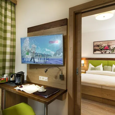 & Garni Alpenrose * オーバータウエルン