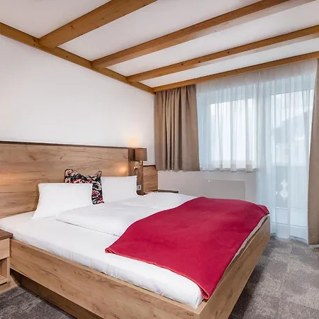 & Garni Alpenrose オーバータウエルン