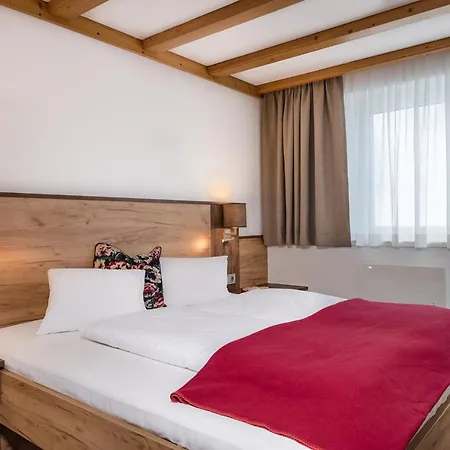 & Garni Alpenrose * オーバータウエルン