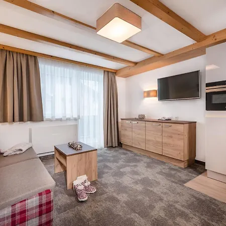 & Garni Alpenrose * オーバータウエルン