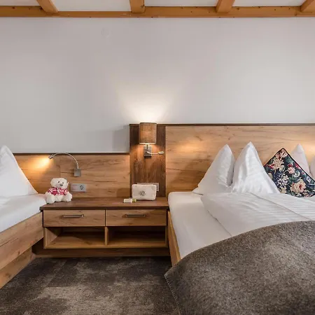 & Garni Alpenrose オーバータウエルン