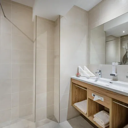 & Garni Alpenrose * オーバータウエルン