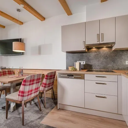 & Garni Alpenrose オーバータウエルン