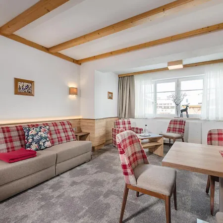 & Garni Alpenrose * オーバータウエルン