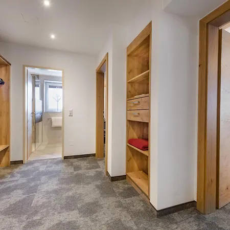 & Garni Alpenrose * オーバータウエルン