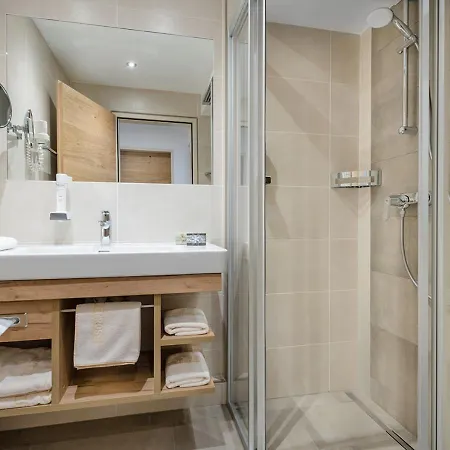 & Garni Alpenrose オーバータウエルン